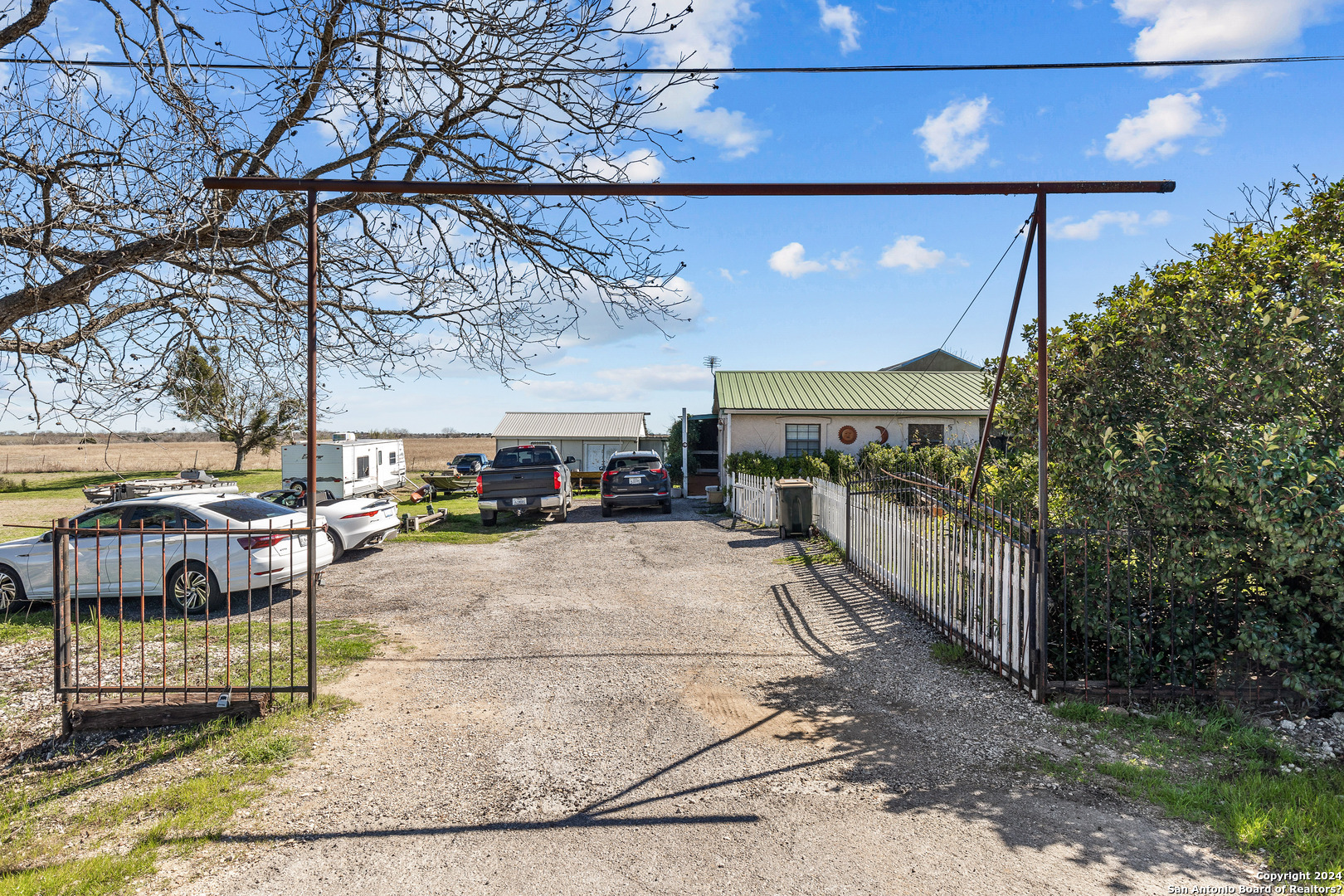 main property photo 16