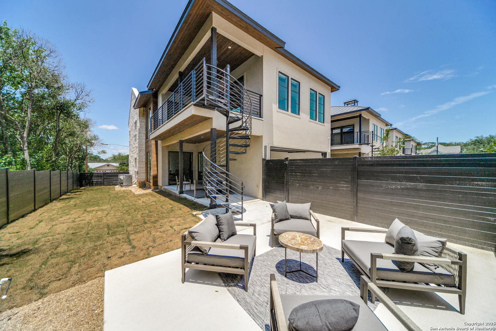 main property photo 33