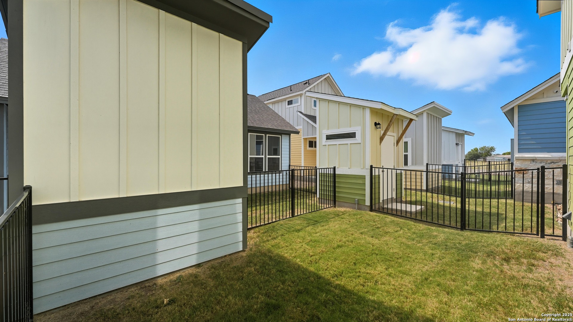 main property photo 40