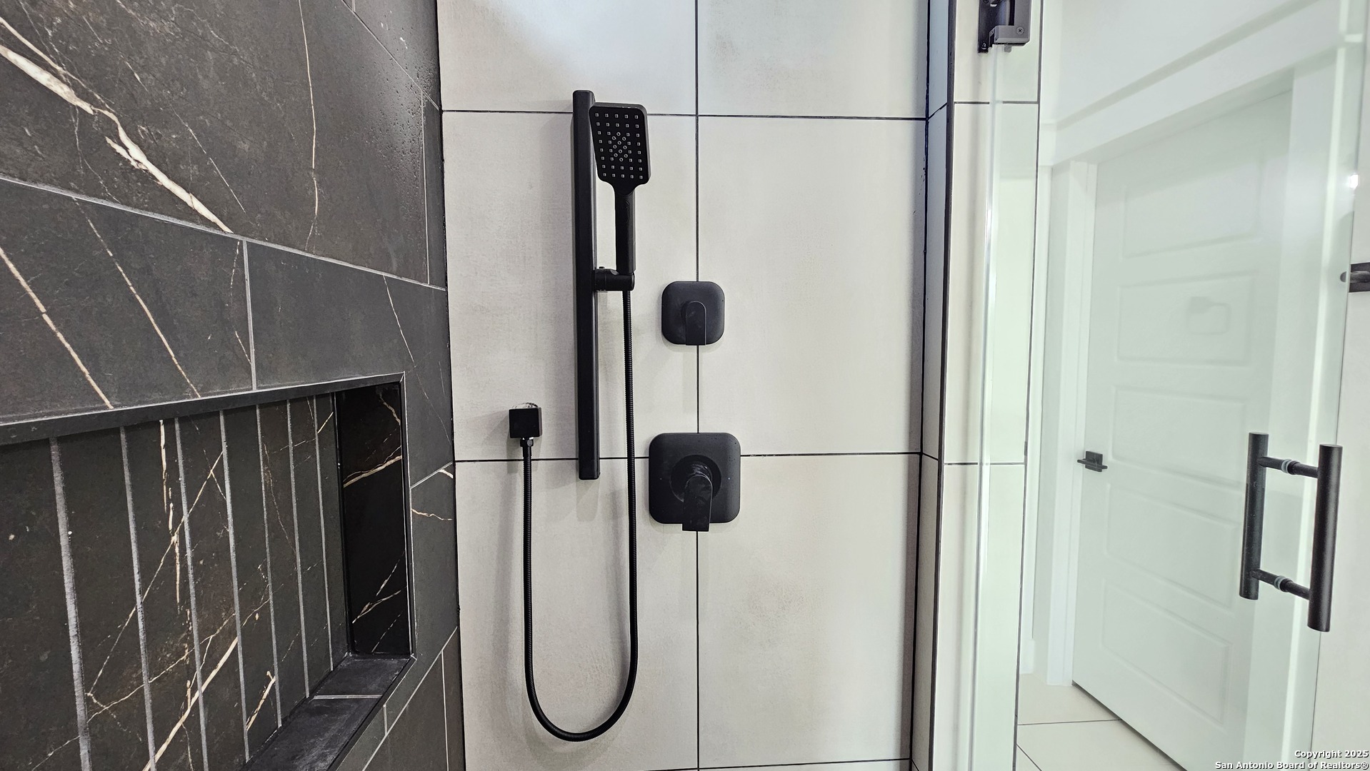 property viewer photo 18