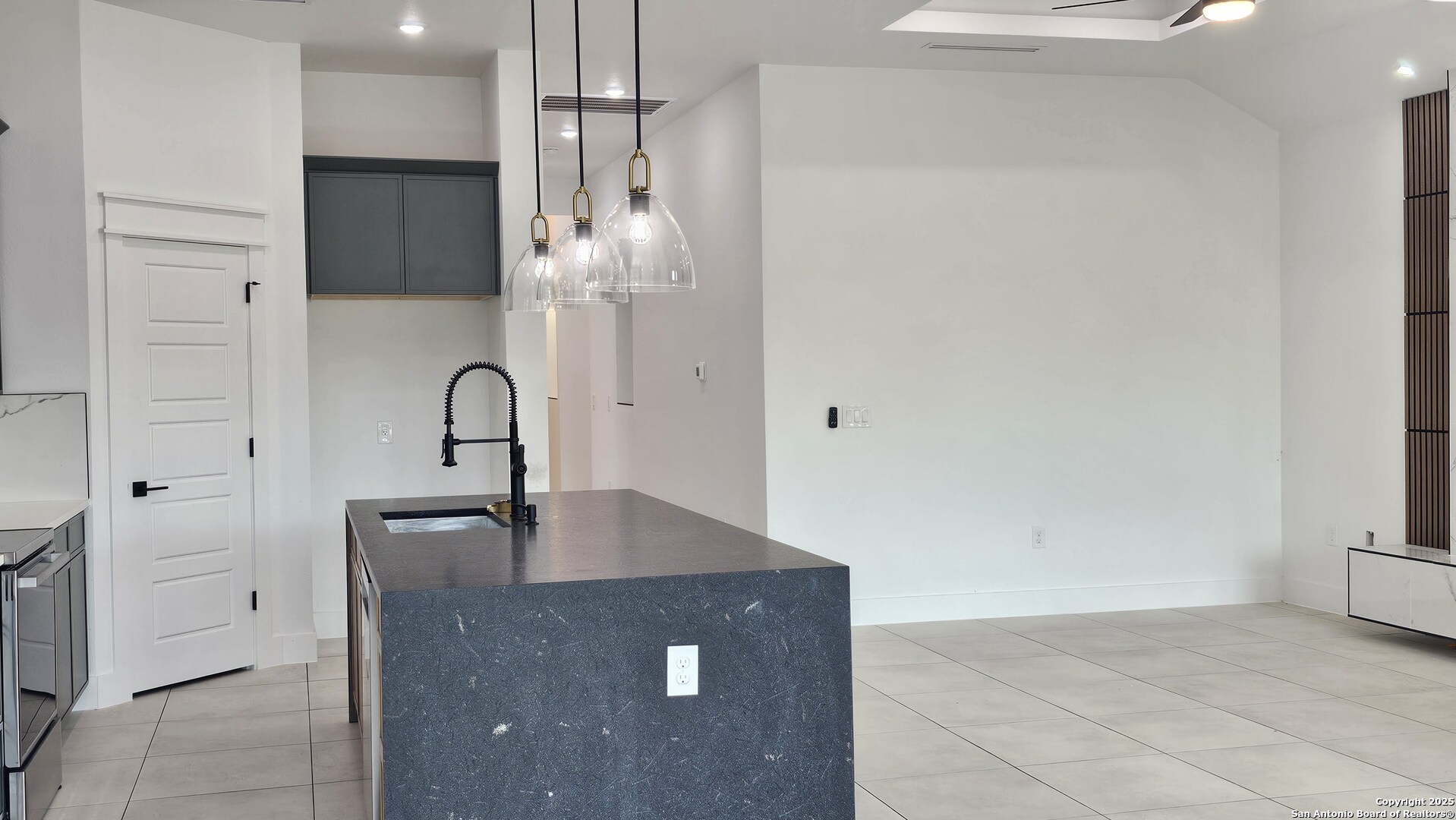 property viewer photo 22