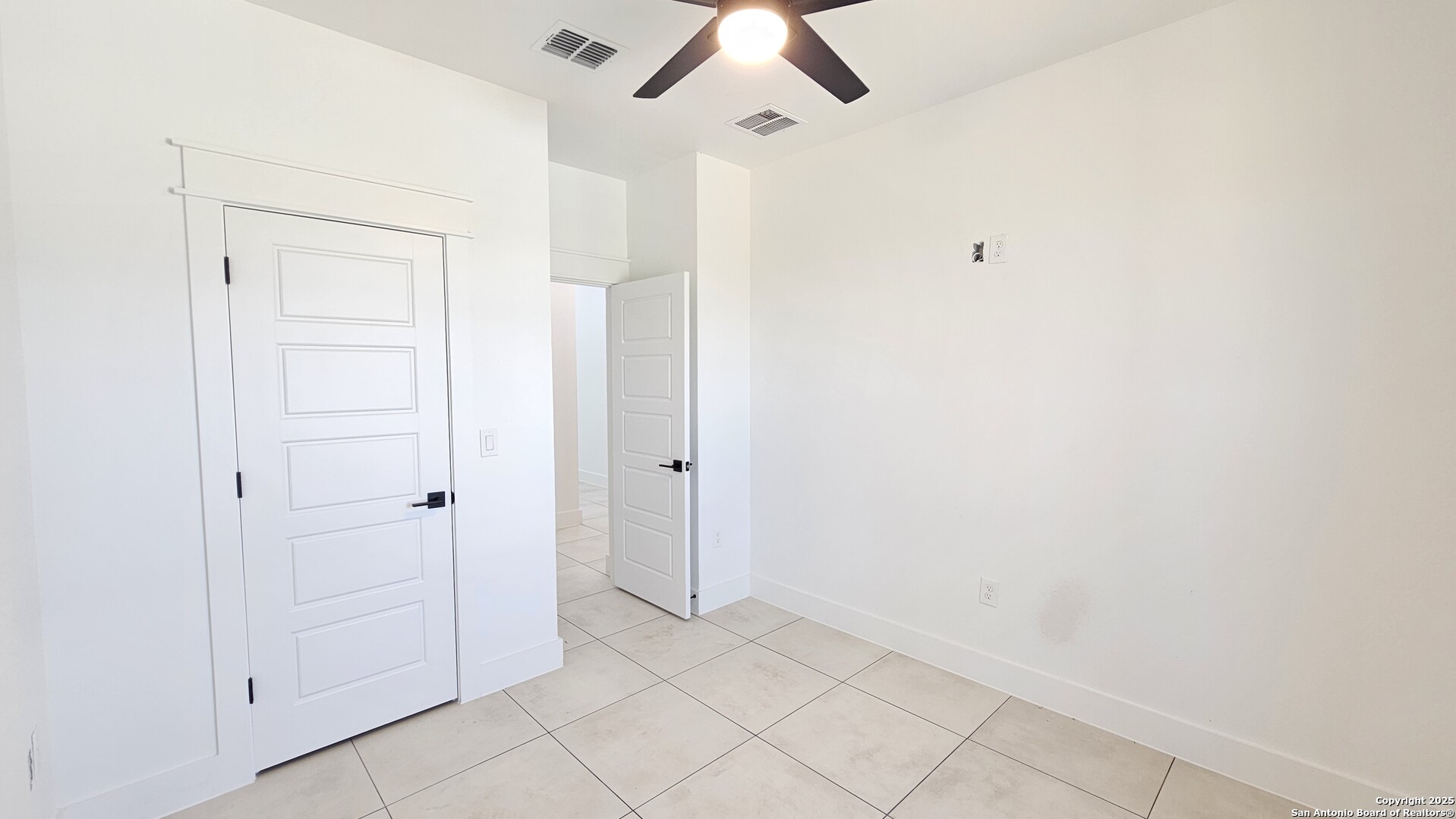 property viewer photo 23