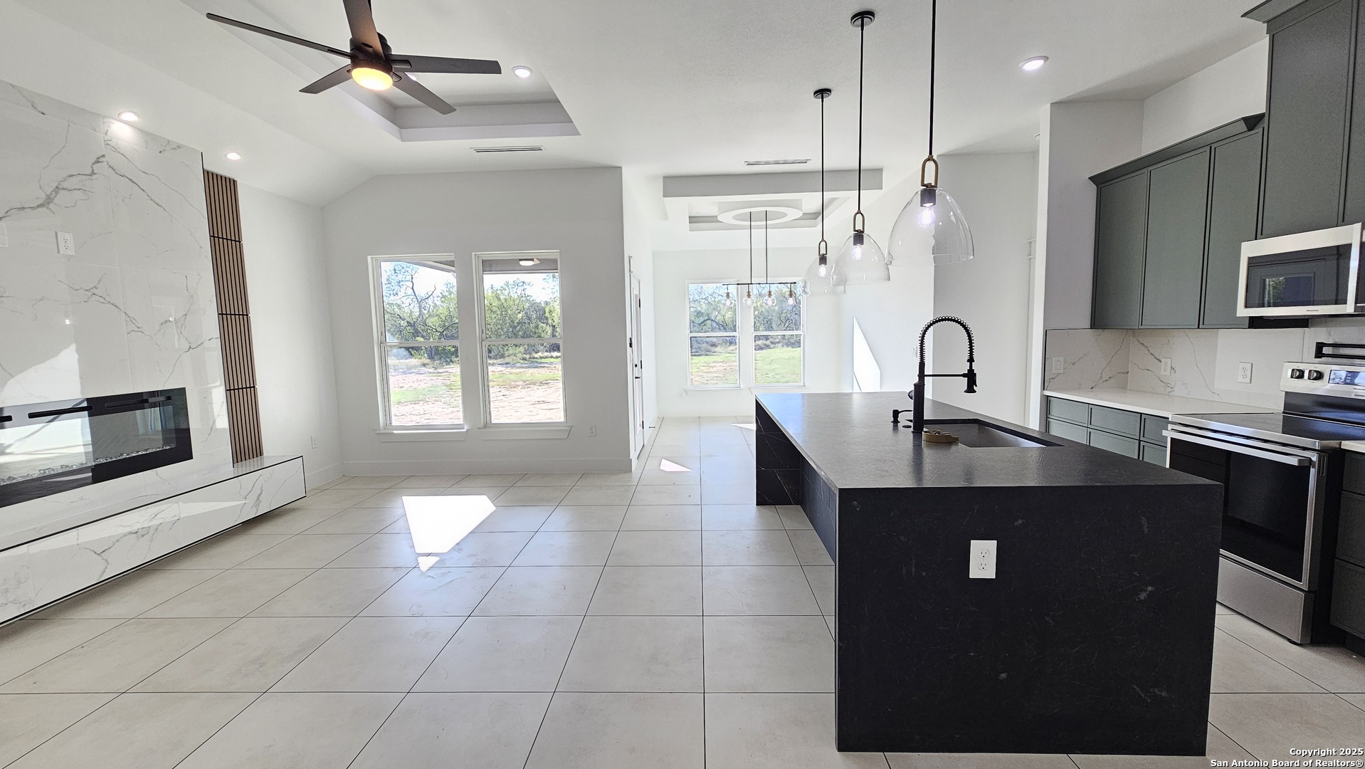 property viewer photo 3