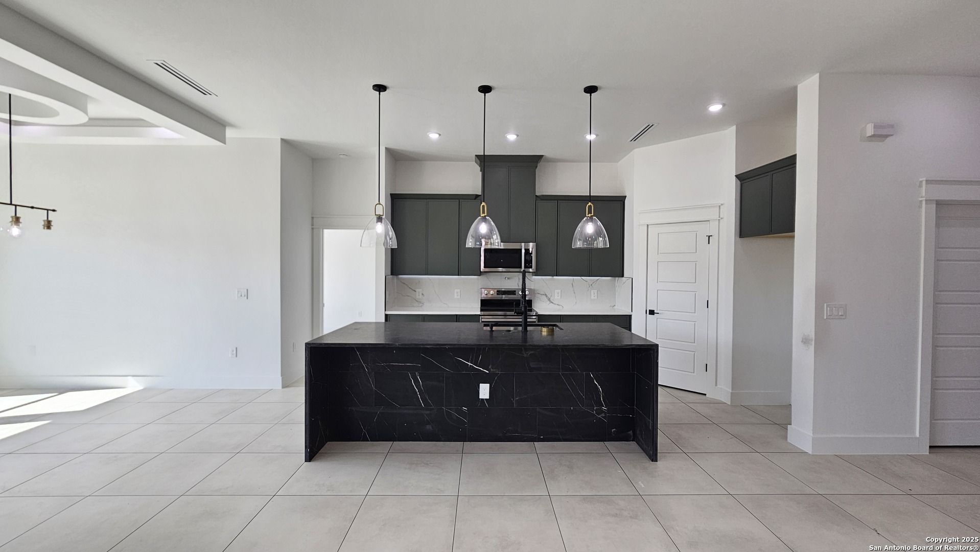 property viewer photo 4