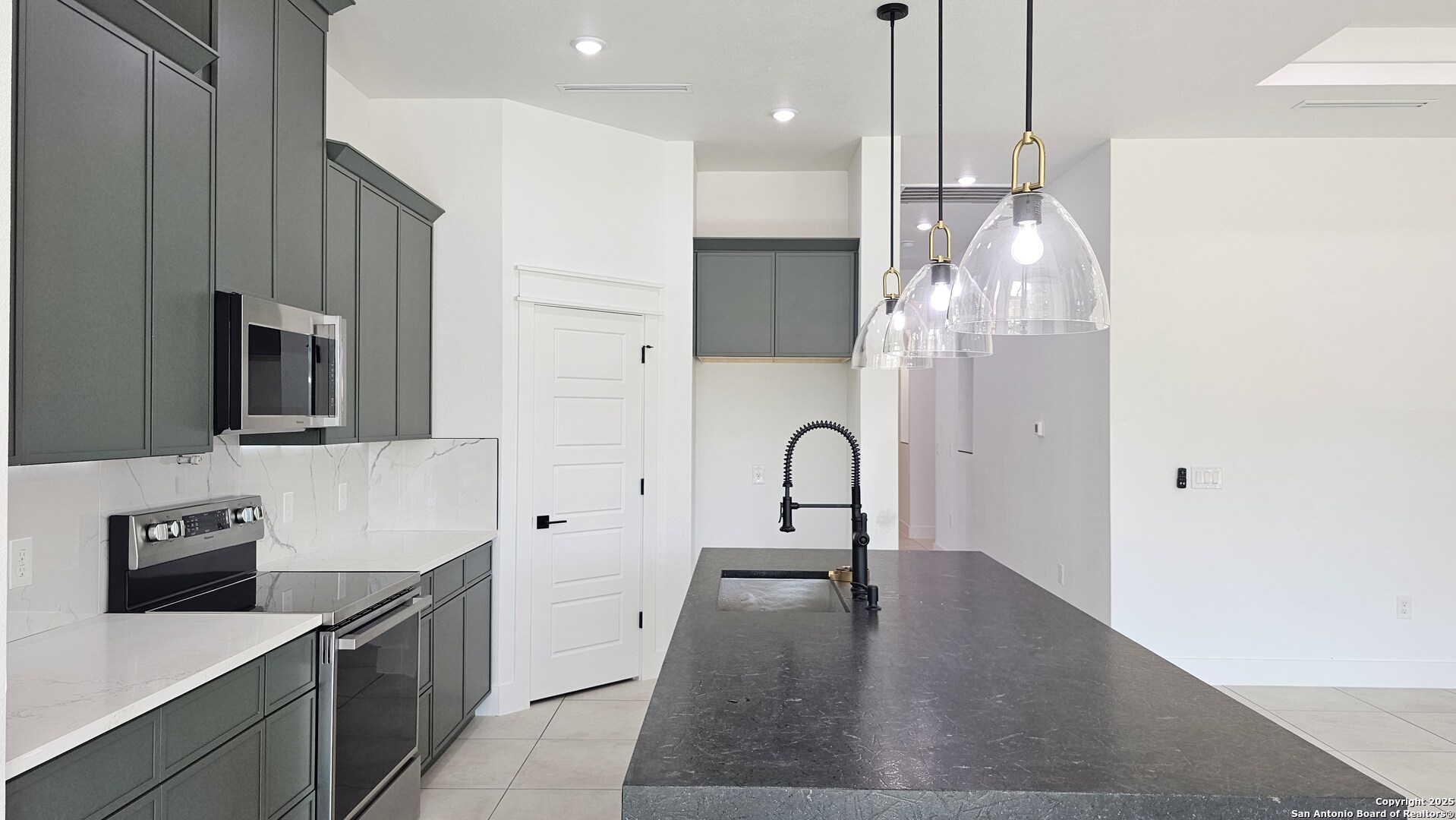 property viewer photo 7
