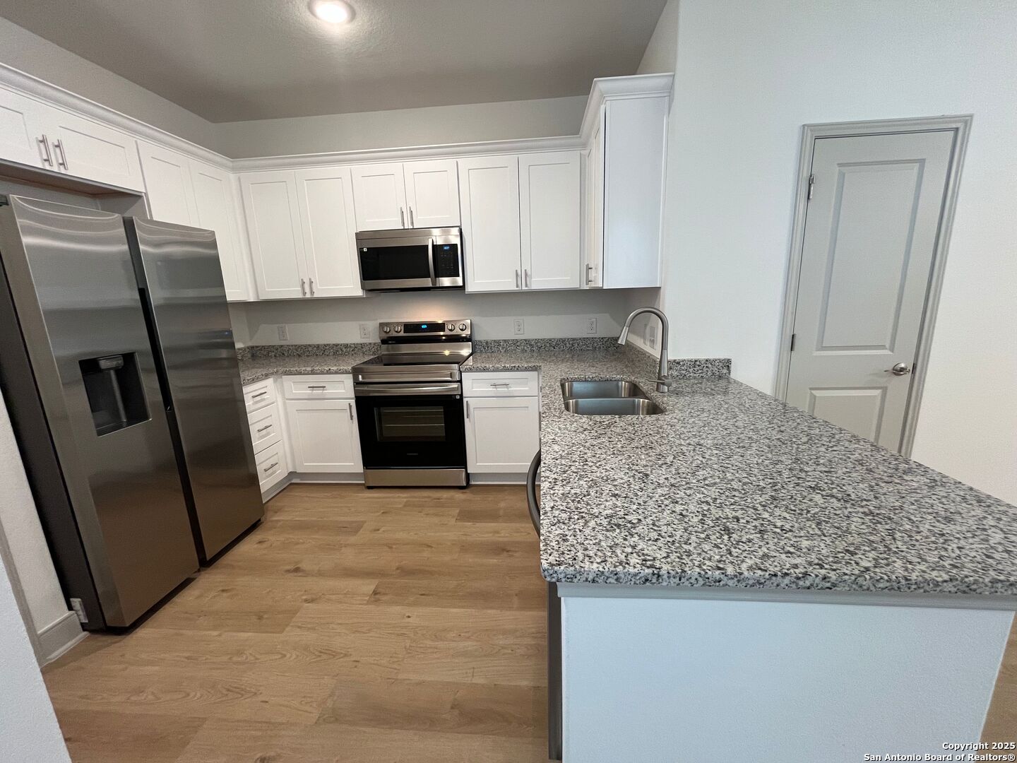 property viewer photo 3