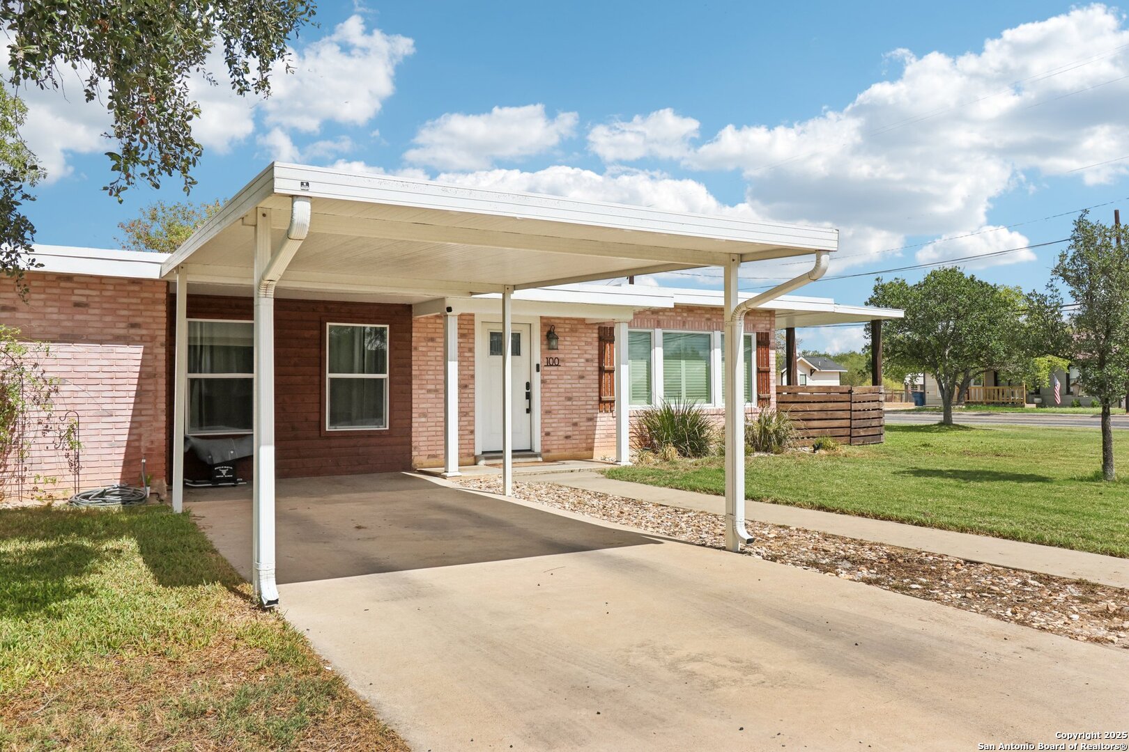 main property photo 4