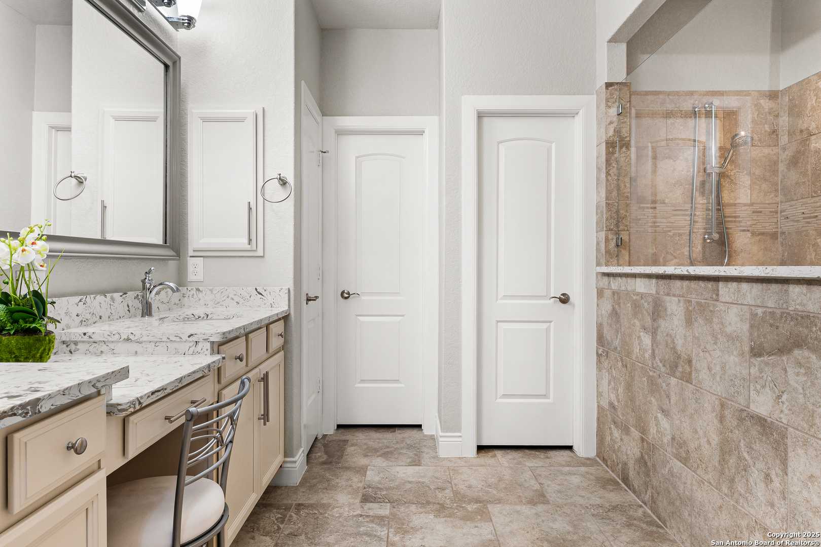 property viewer photo 26