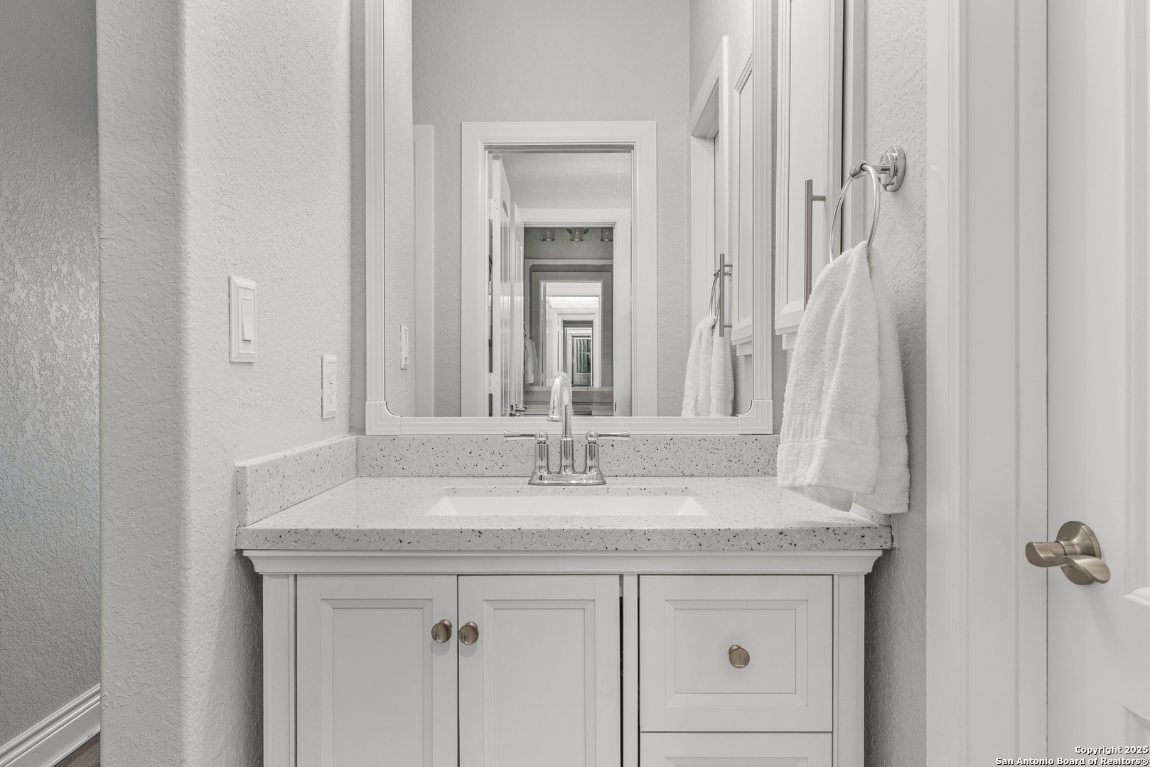 property viewer photo 47