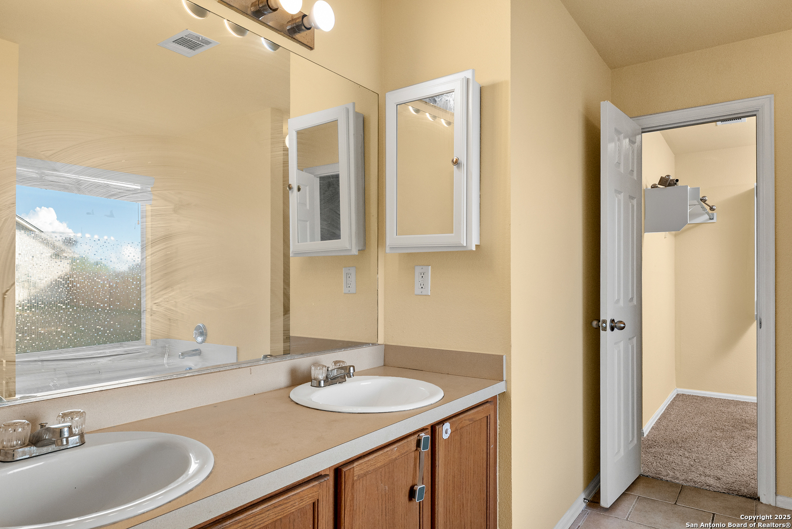 property viewer photo 16