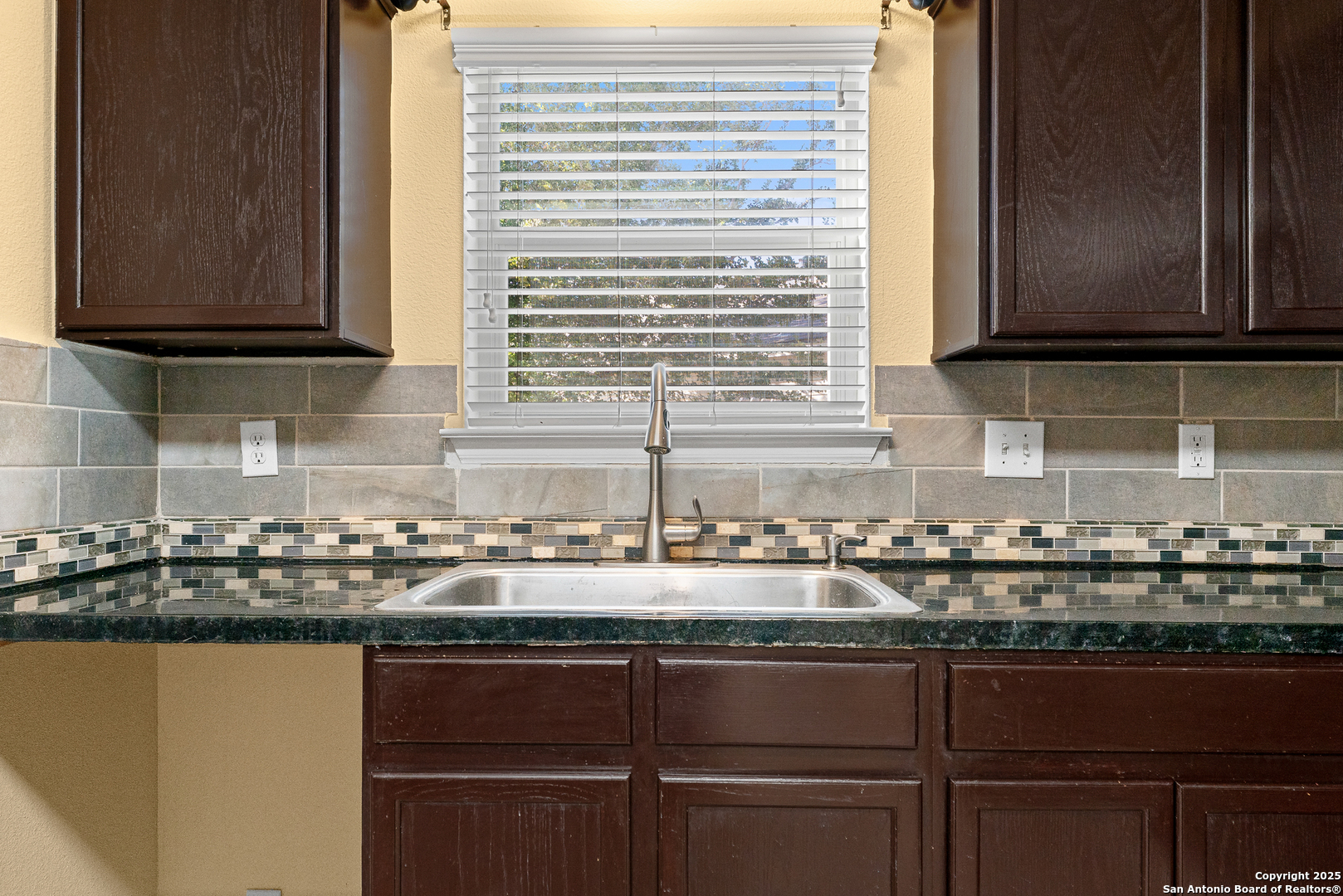 property viewer photo 9