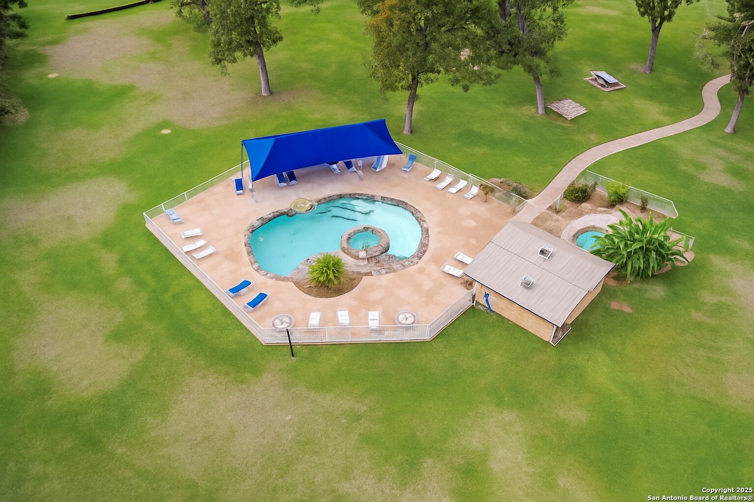 main property photo 25