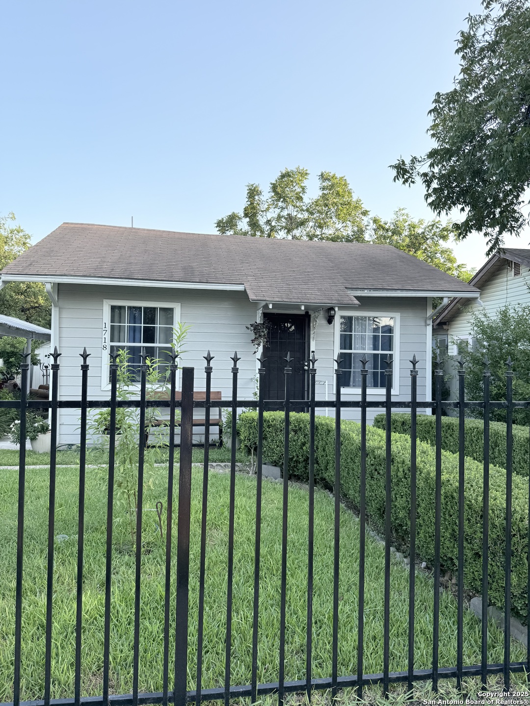 property viewer photo 3