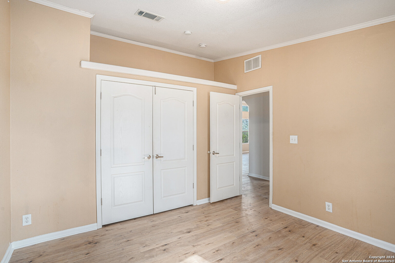 property viewer photo 23