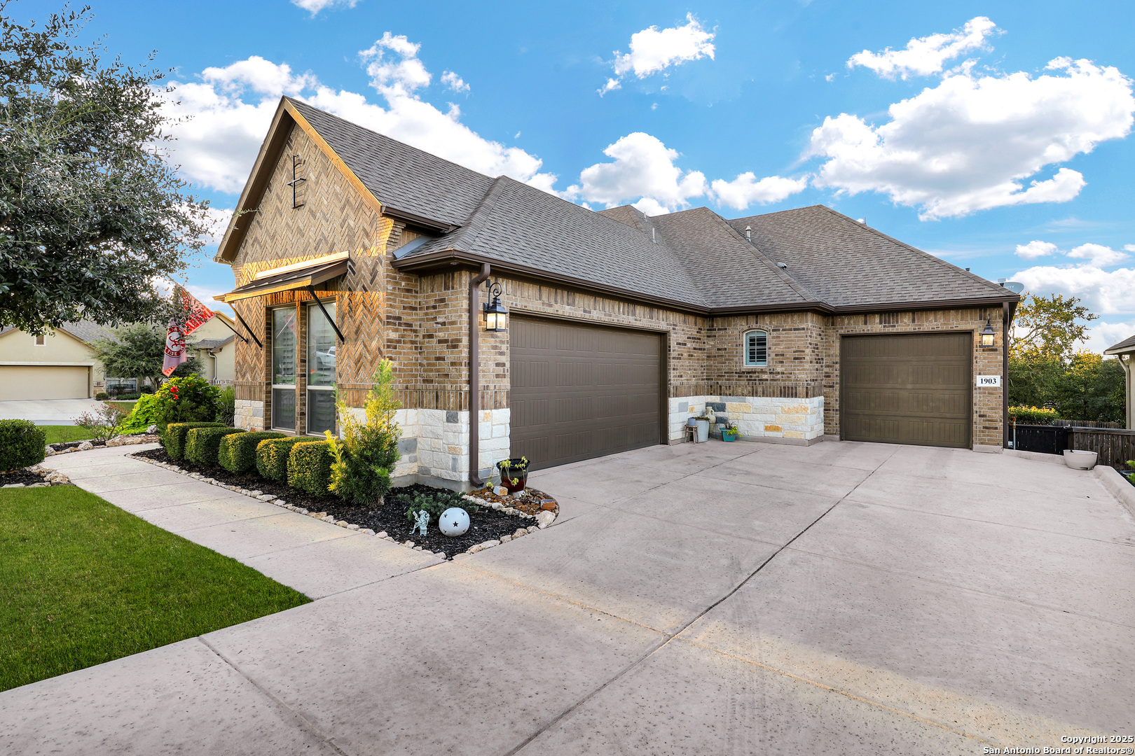 property viewer photo 2