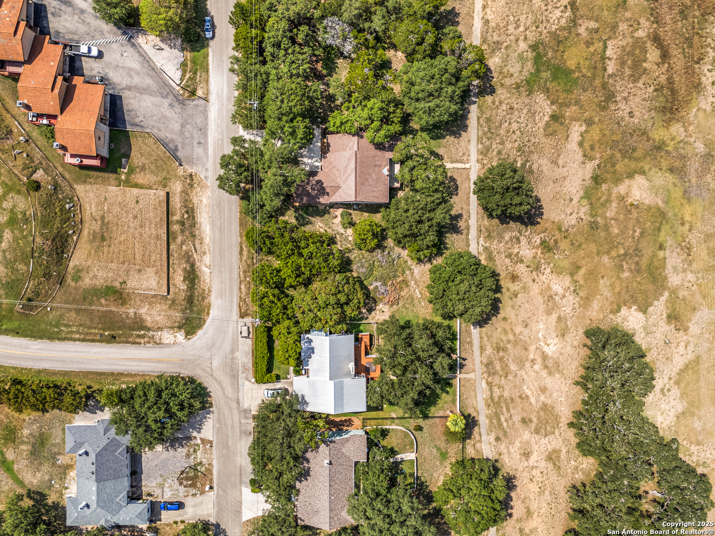 main property photo 11