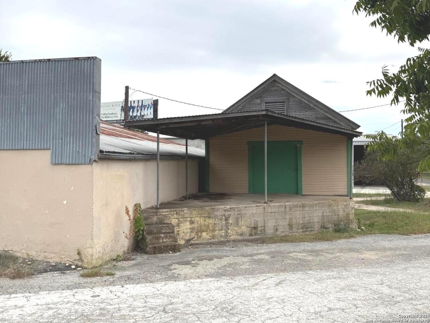 main property photo 10
