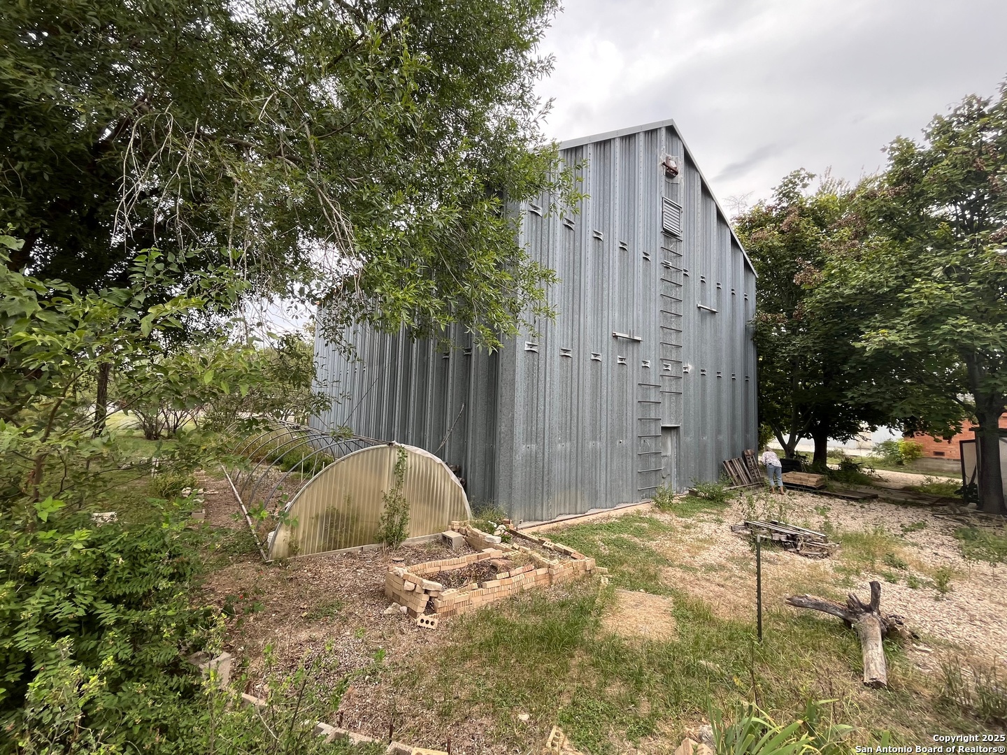 main property photo 4