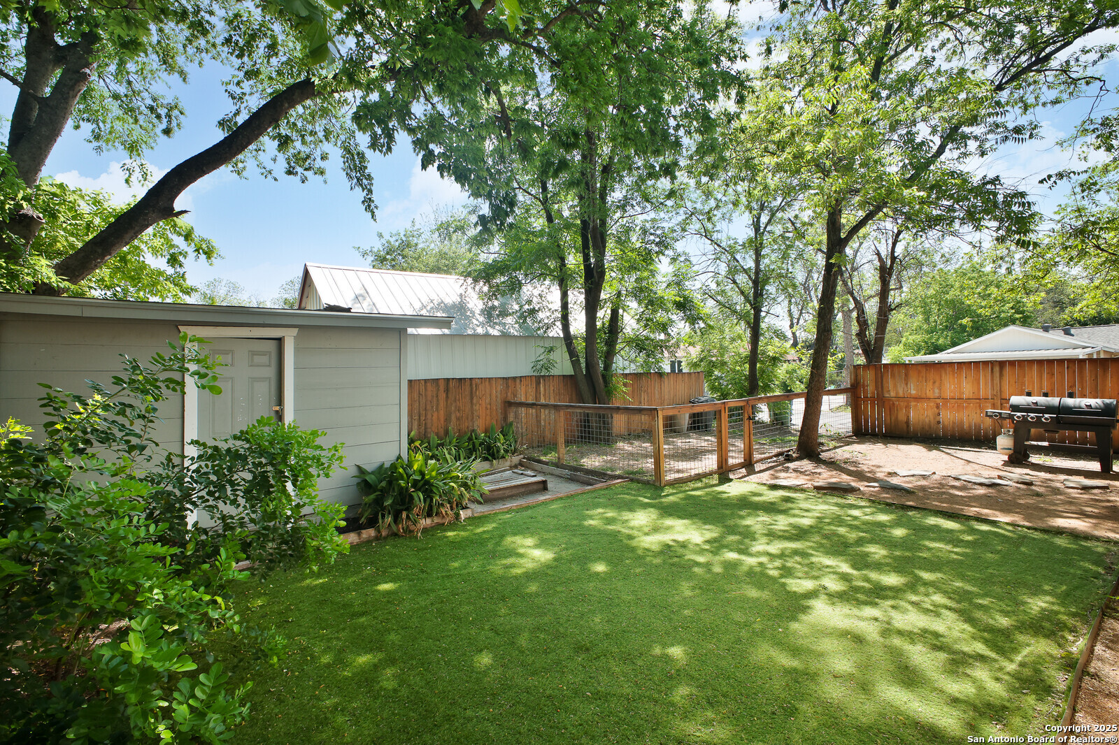 main property photo 30