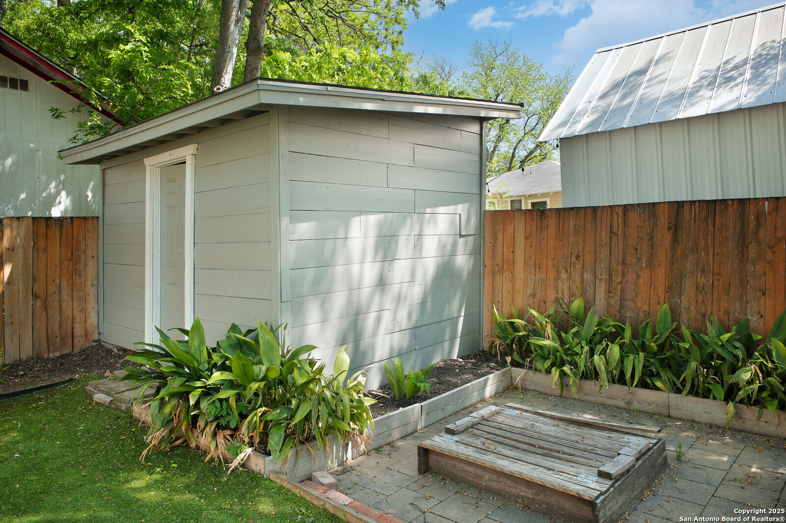 main property photo 34