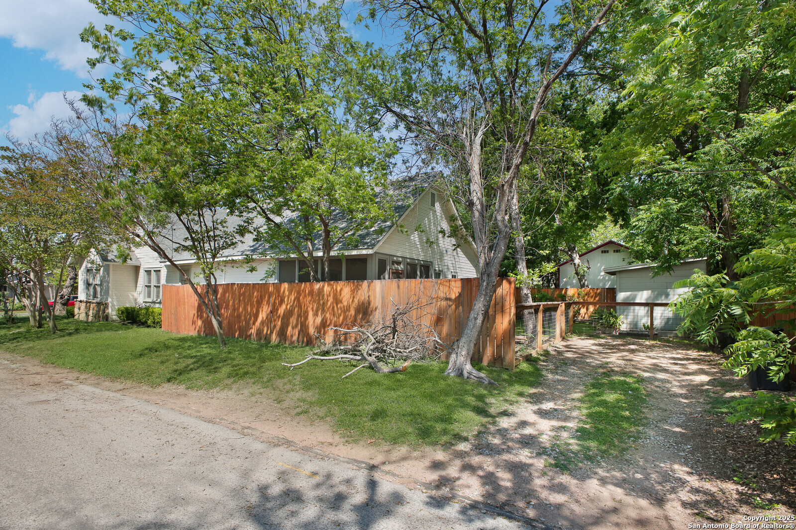 main property photo 37