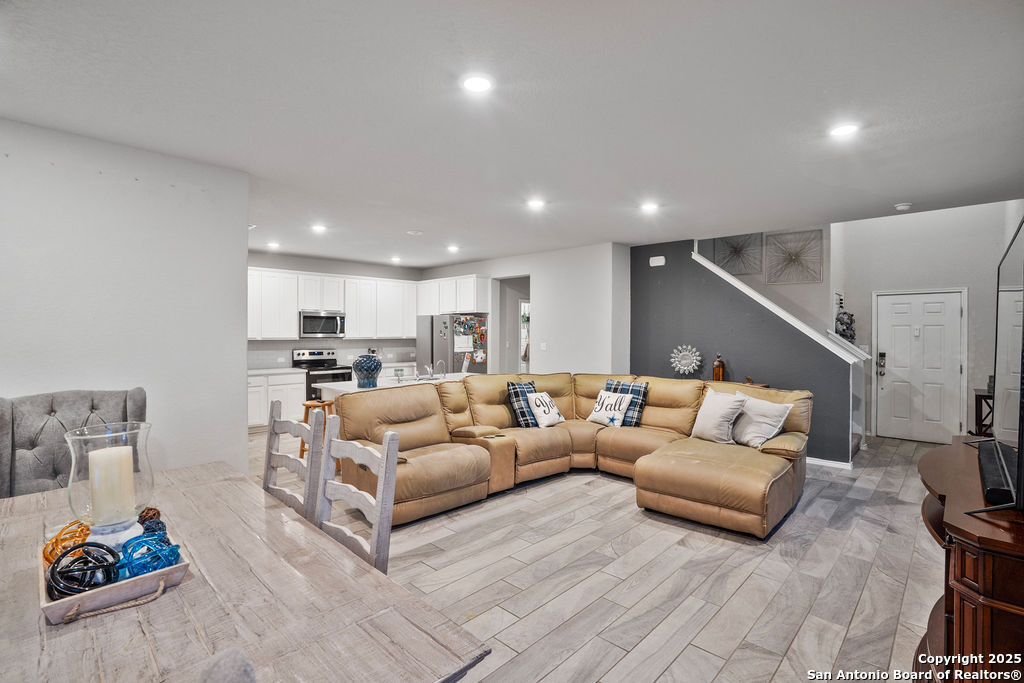 property viewer photo 3