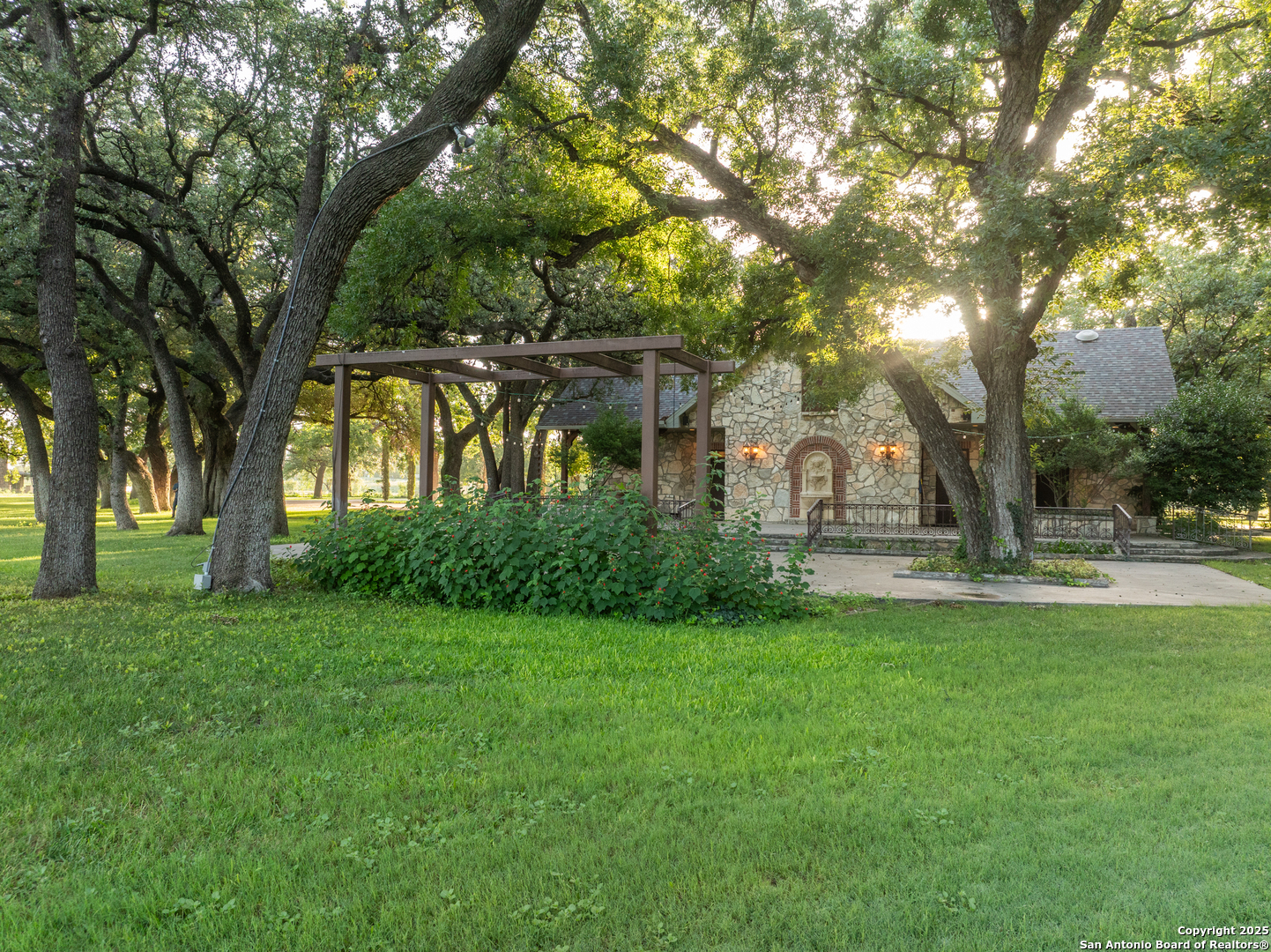 main property photo 10