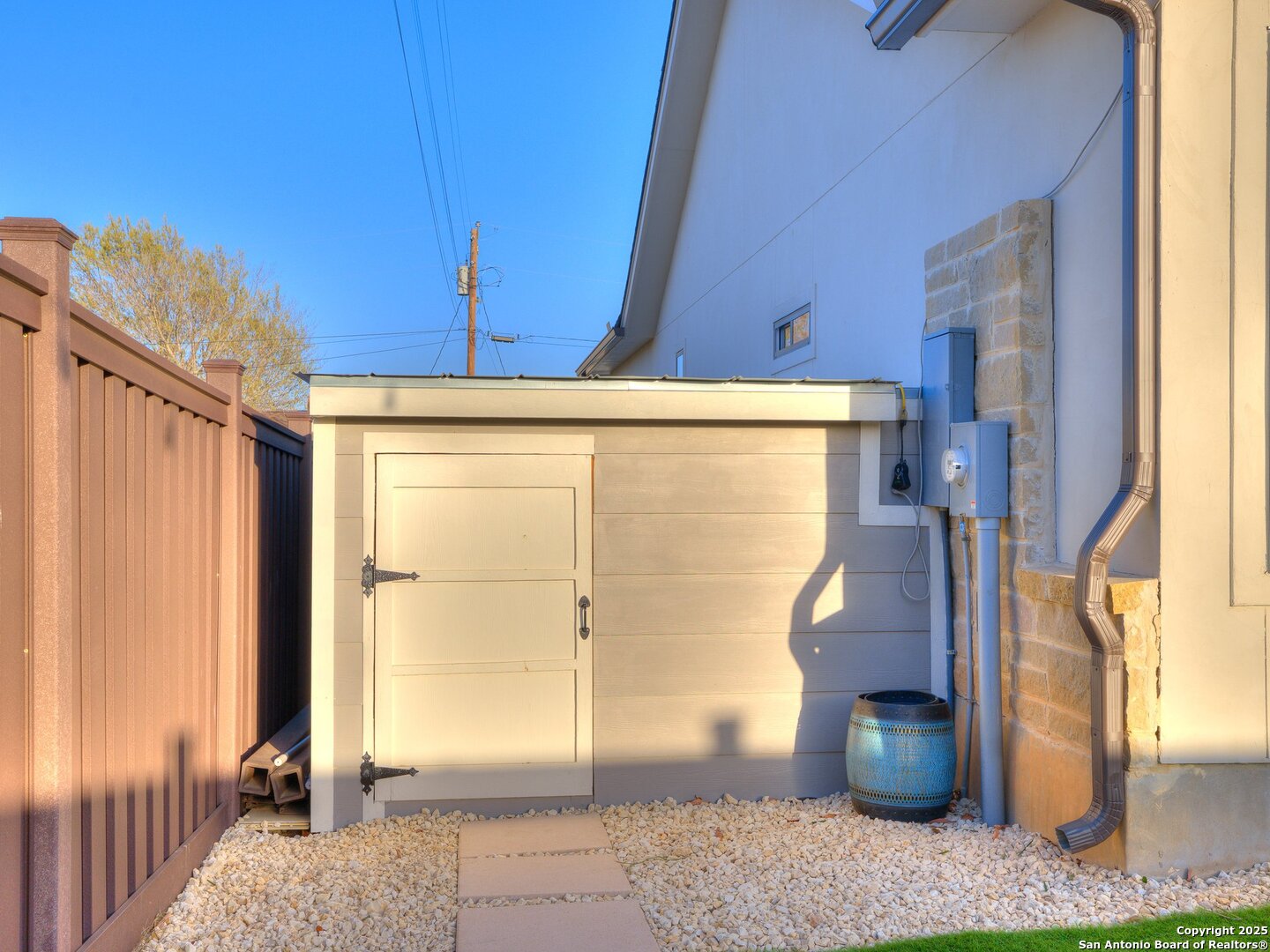 main property photo 40