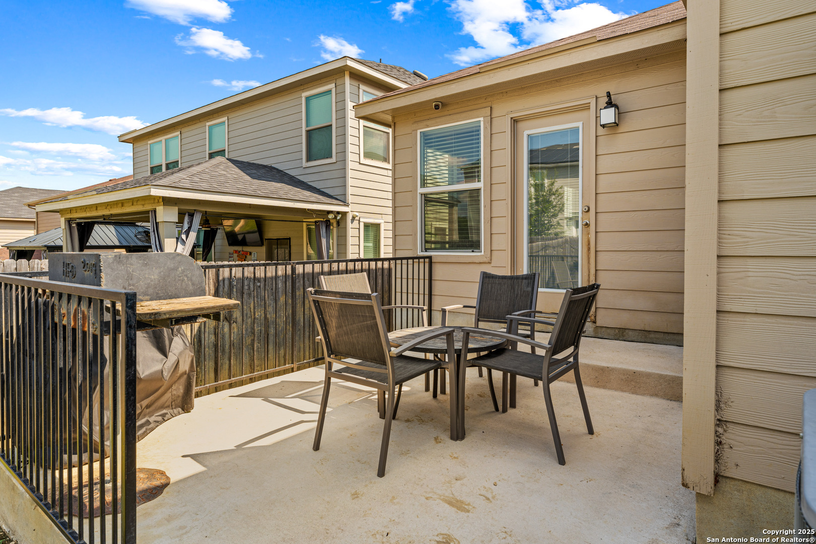 main property photo 25