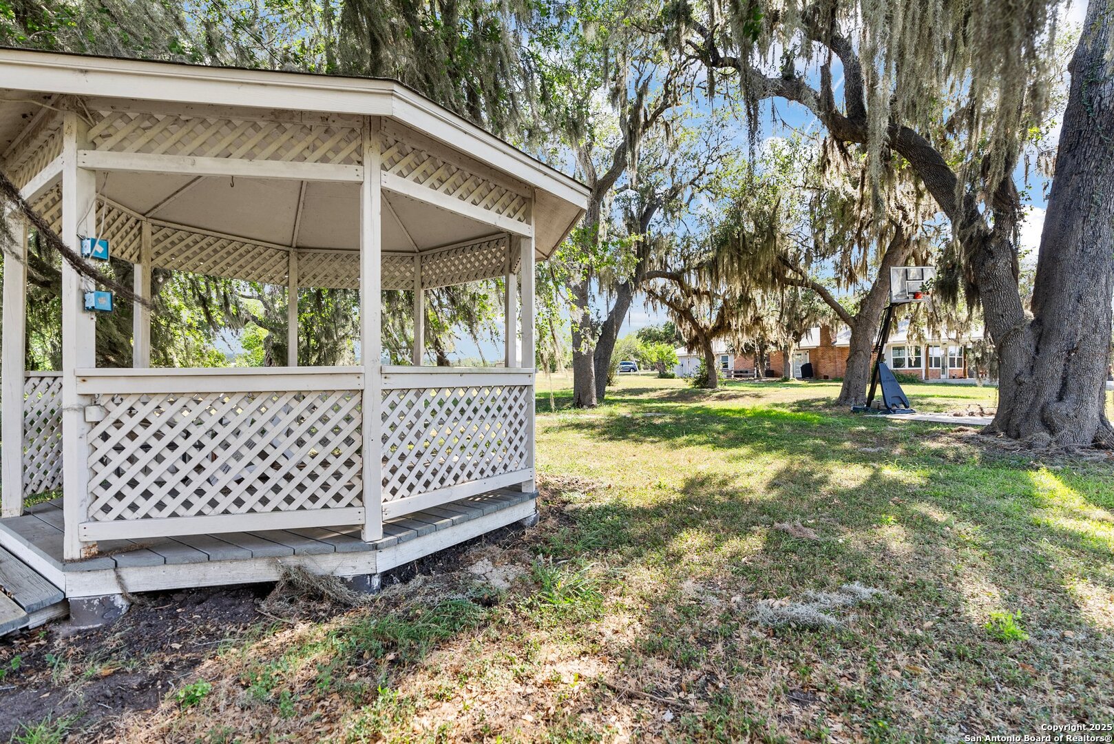 main property photo 33