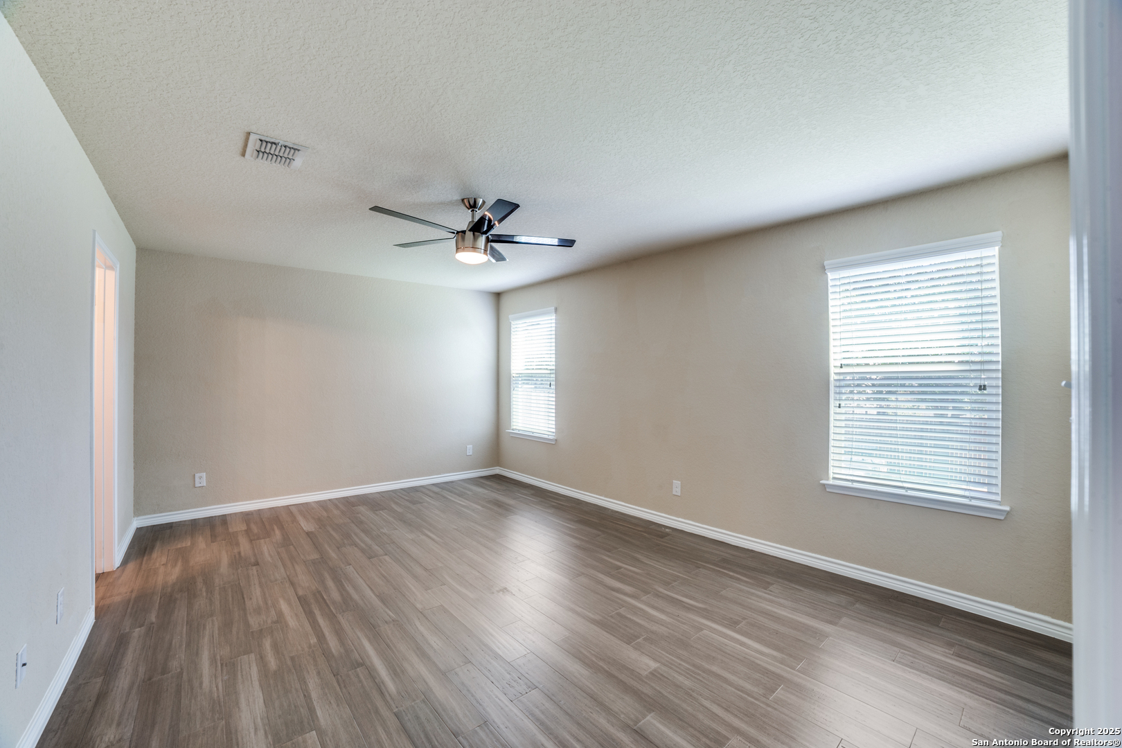 property viewer photo 13