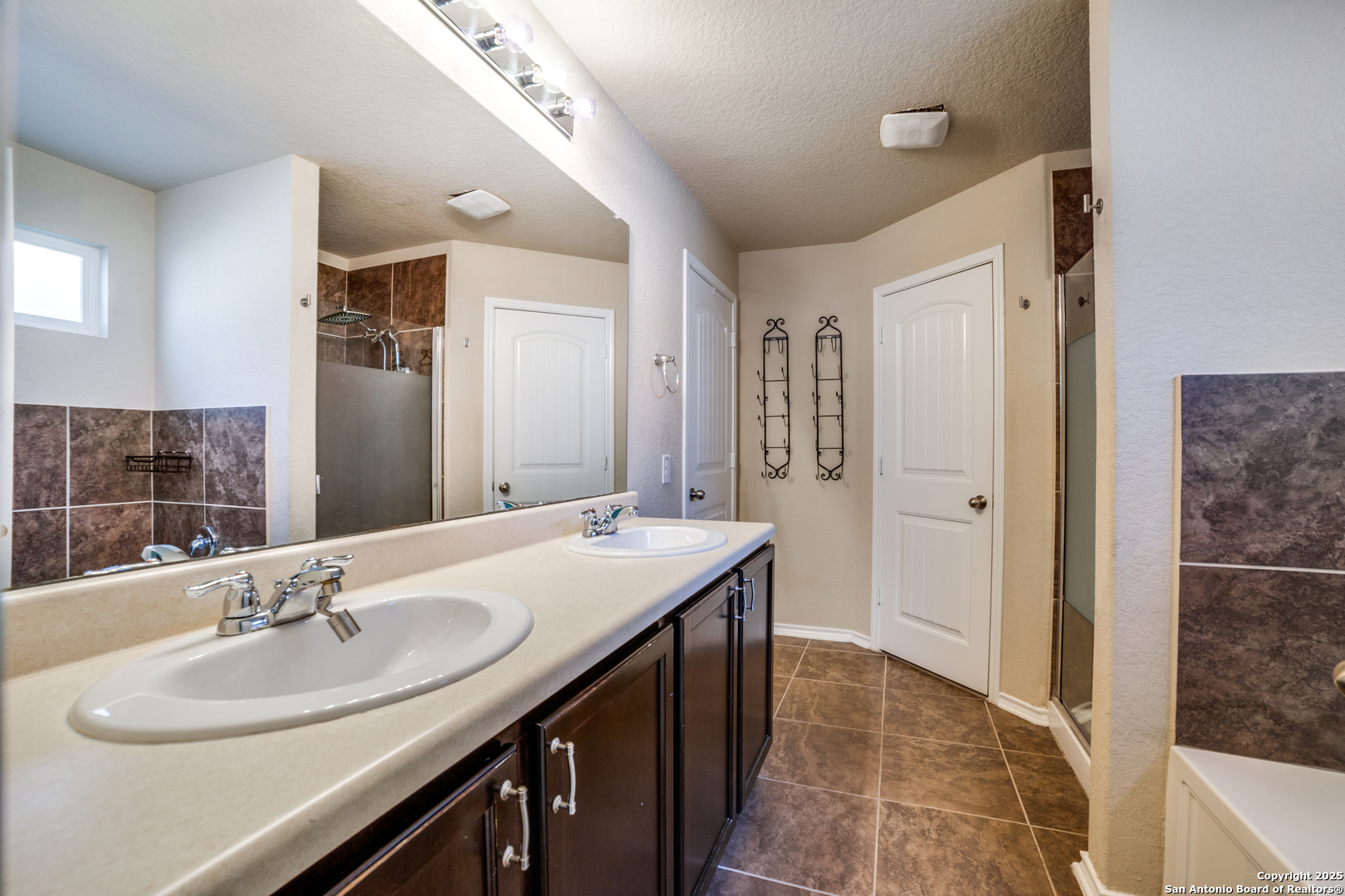 property viewer photo 15