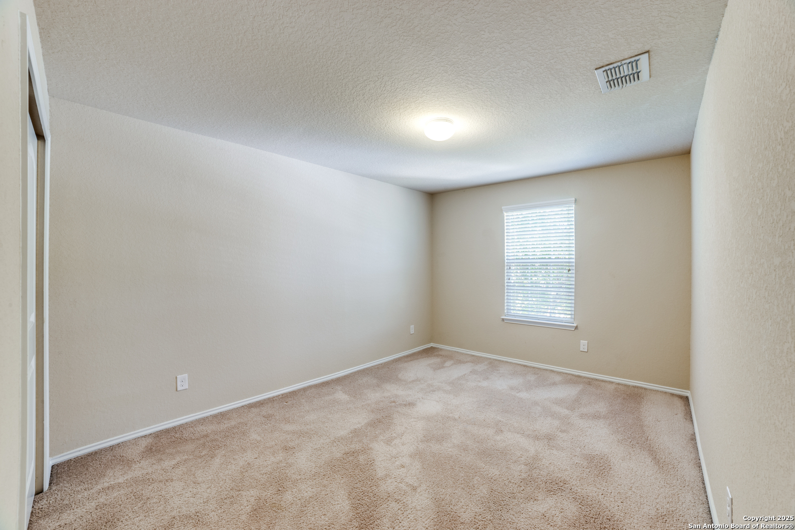 property viewer photo 18