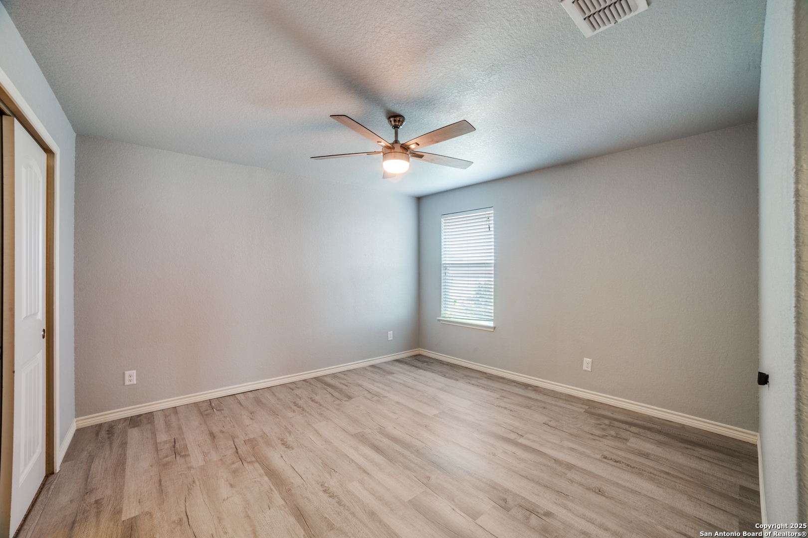 property viewer photo 26