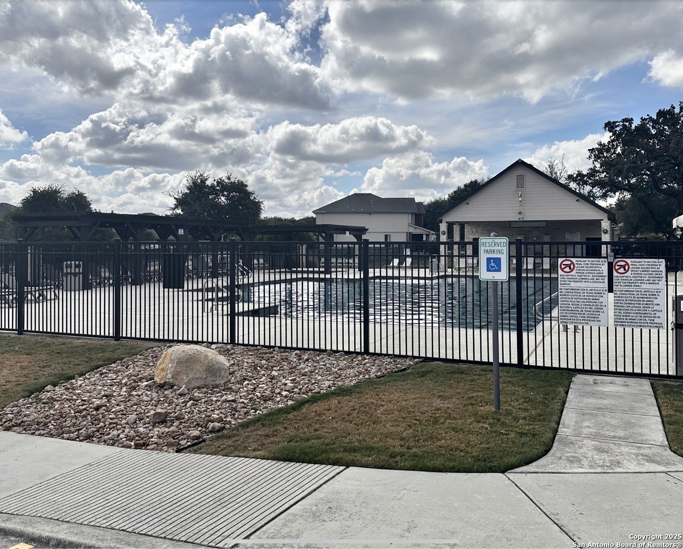 property viewer photo 31