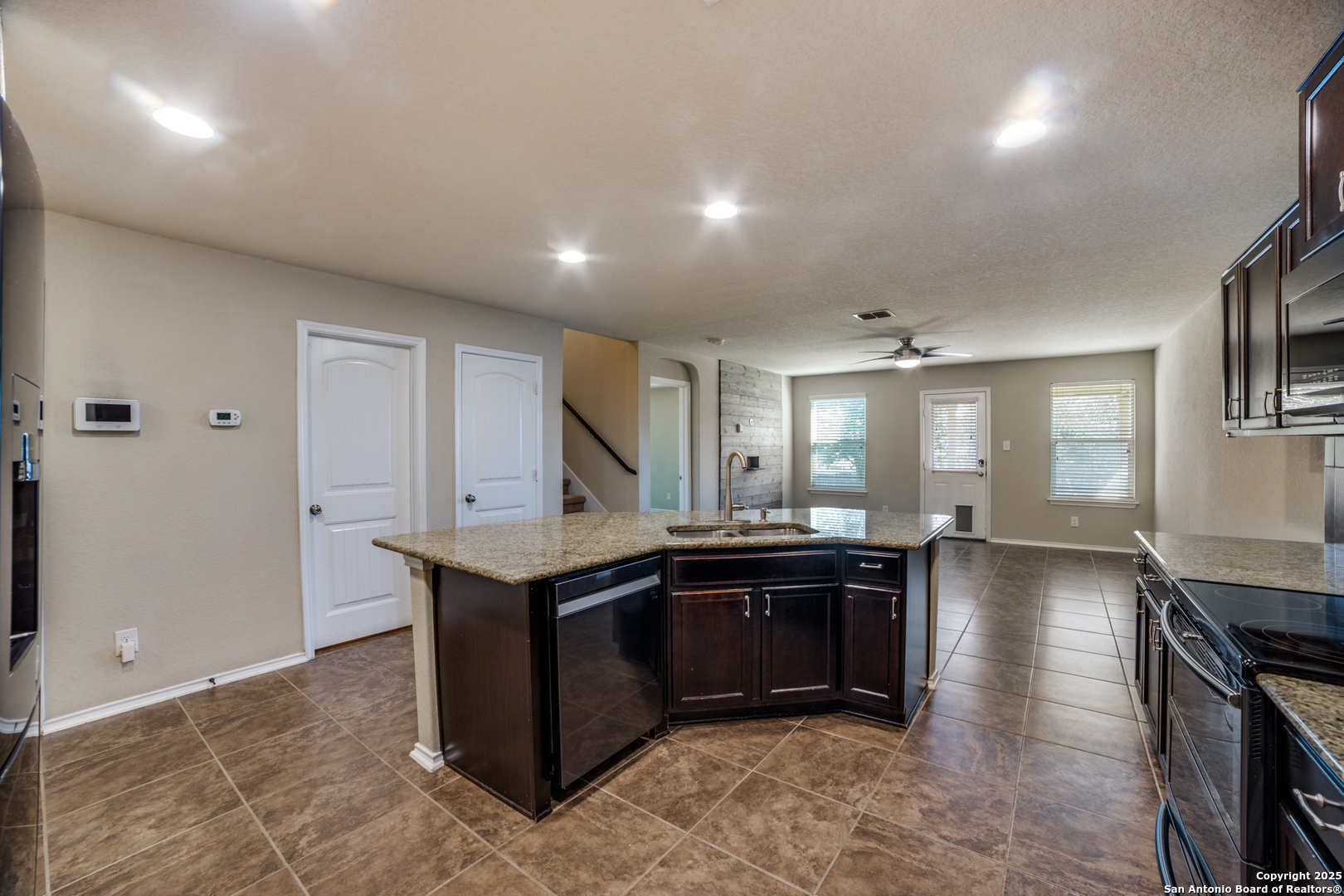 property viewer photo 5
