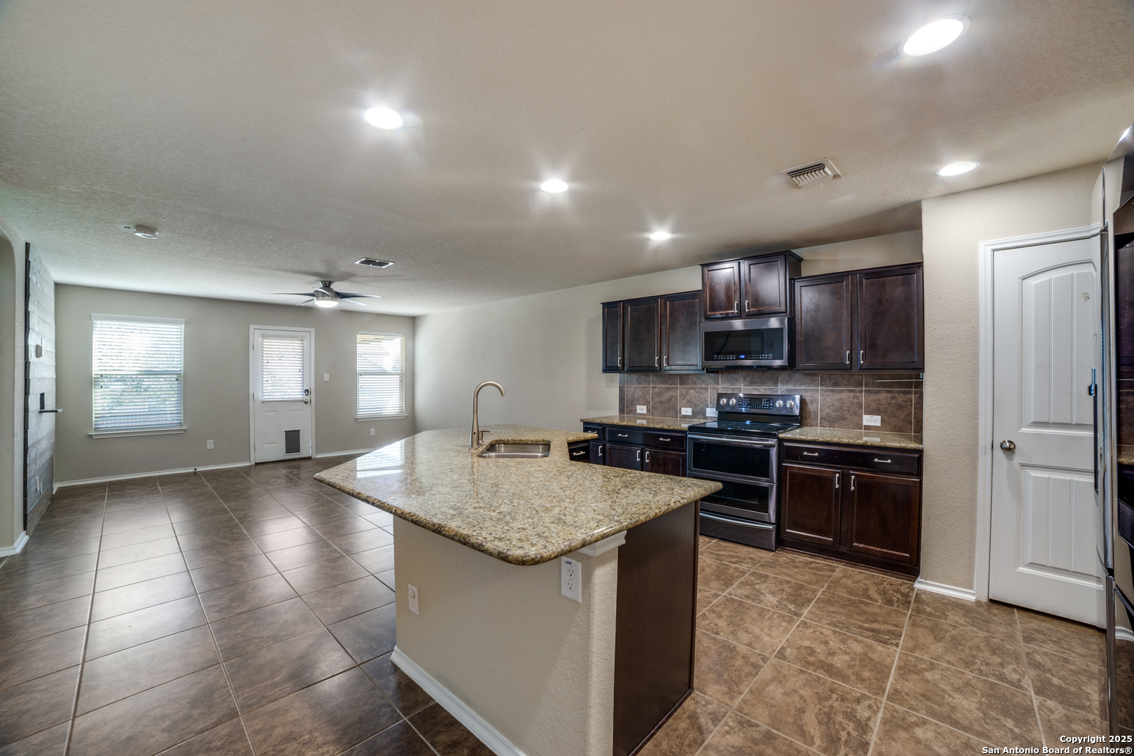 property viewer photo 6