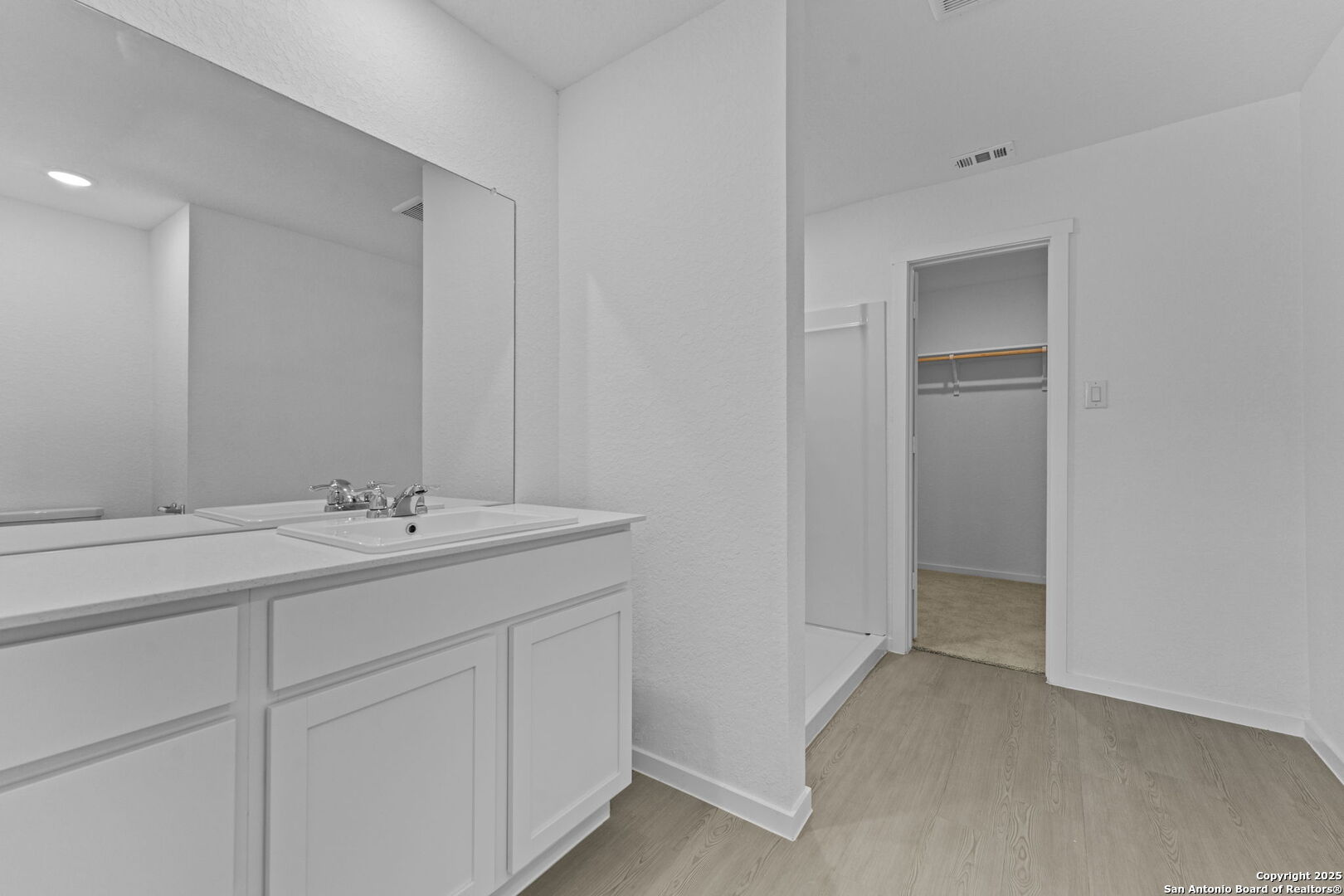 property viewer photo 10