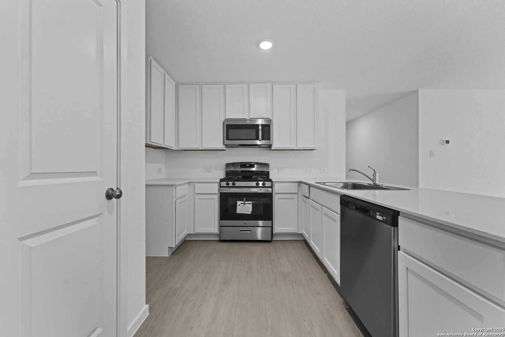 property viewer photo 4