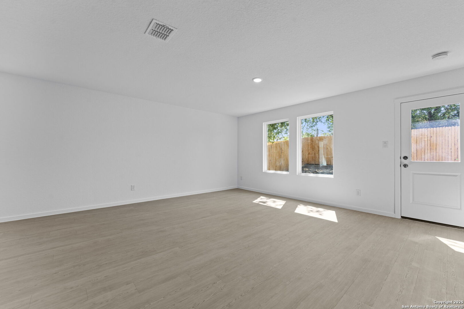 property viewer photo 5