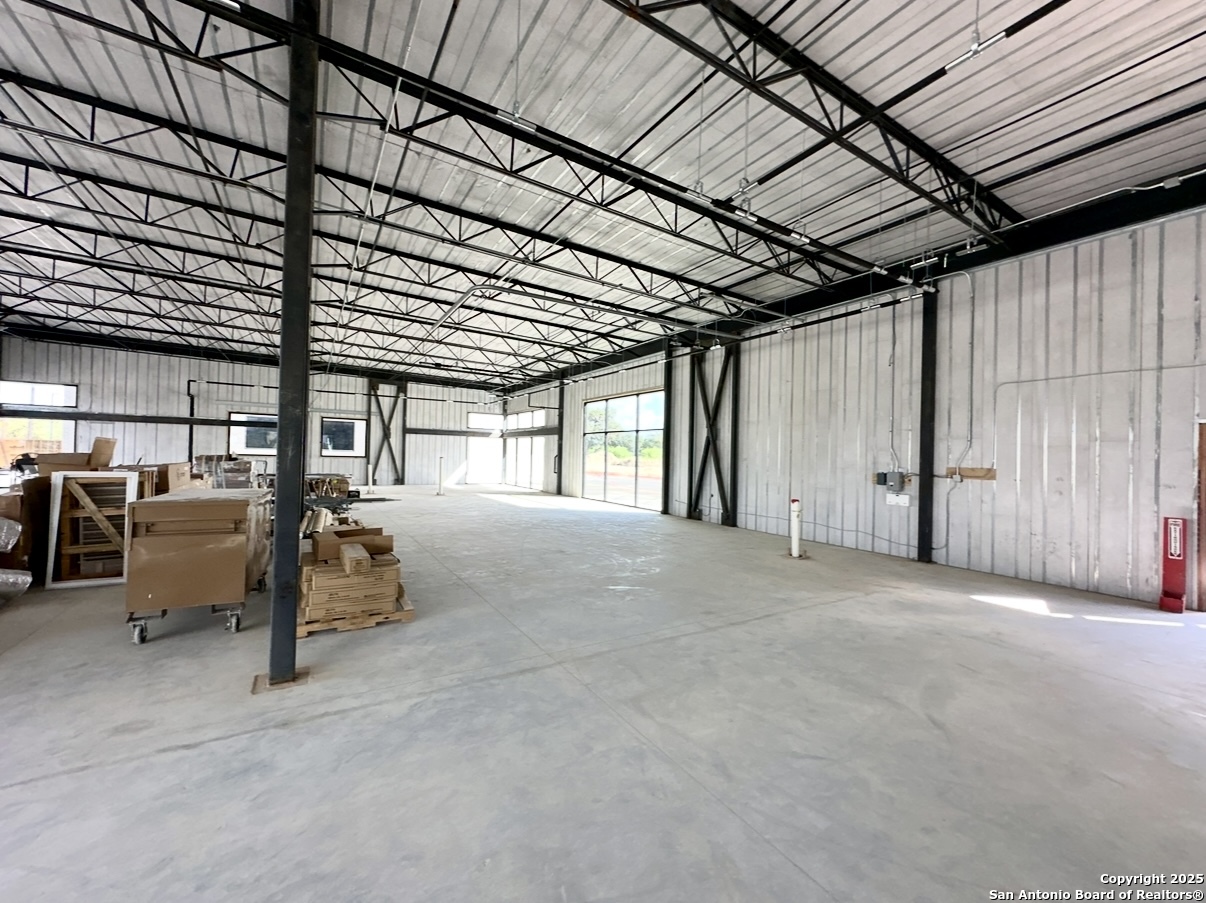 main property photo 9