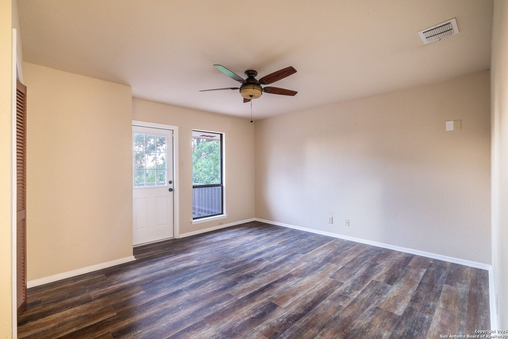 property viewer photo 15