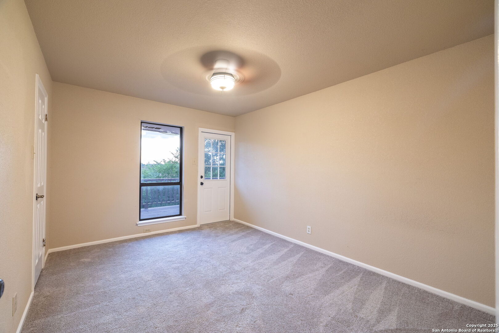 property viewer photo 18
