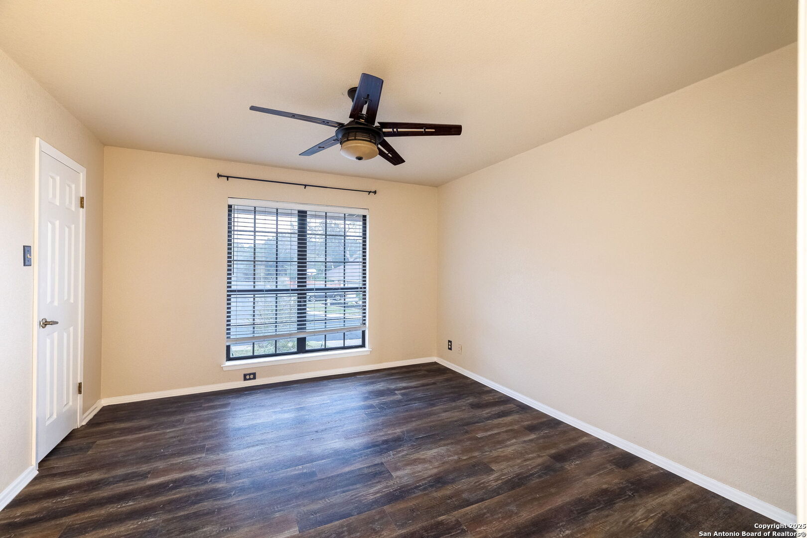 property viewer photo 19