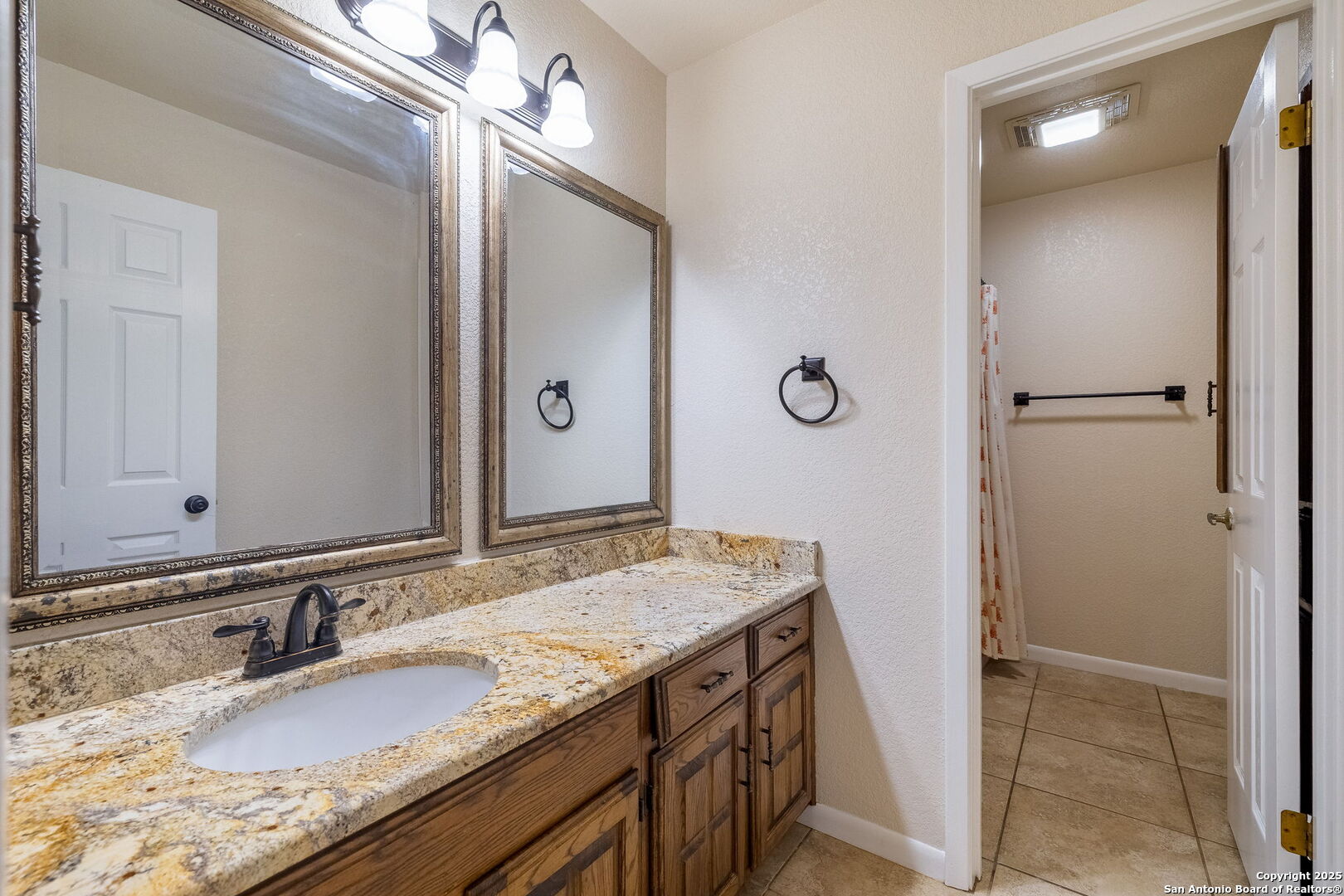 property viewer photo 23