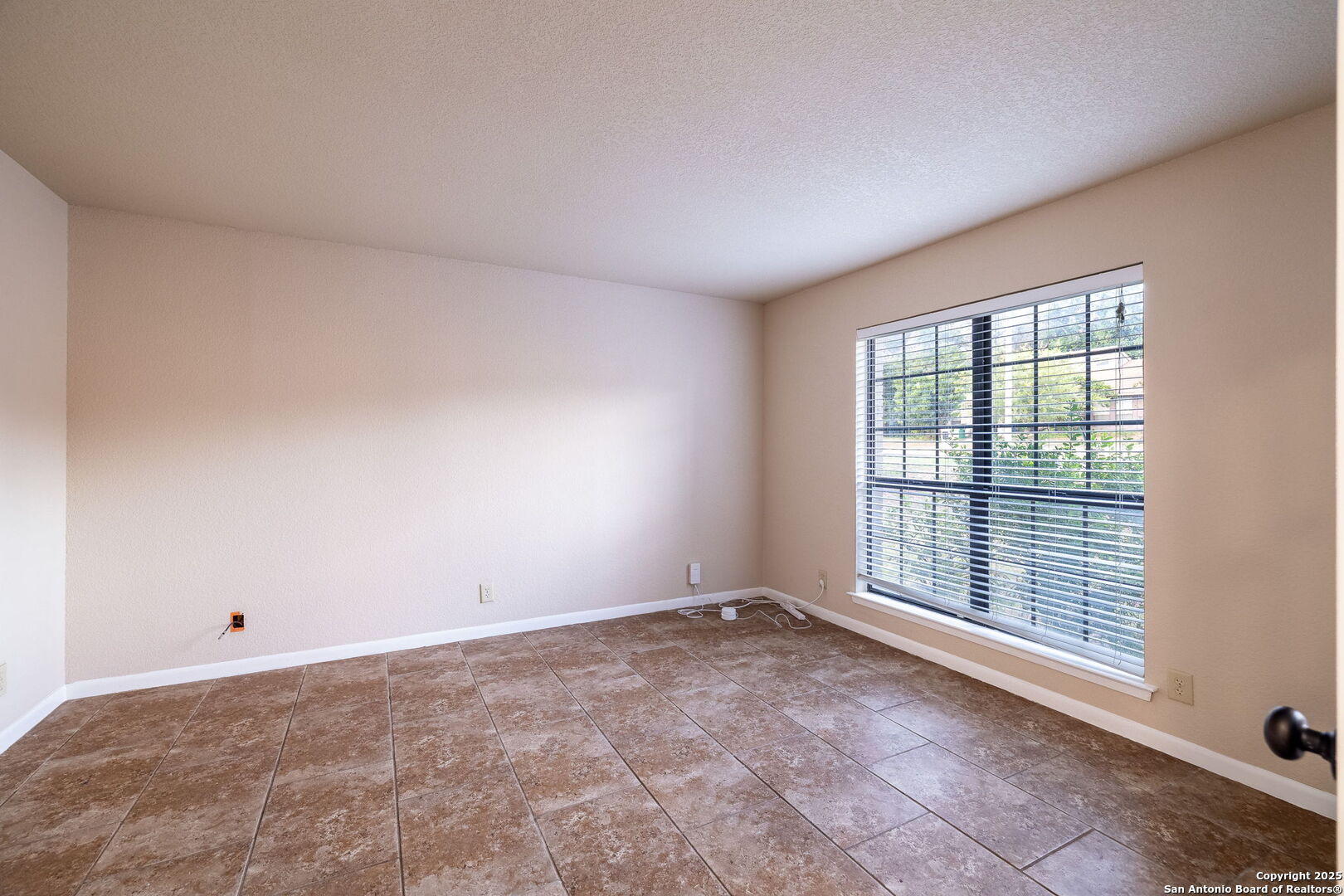 property viewer photo 5