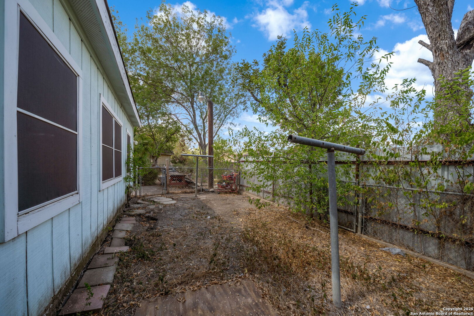 main property photo 37