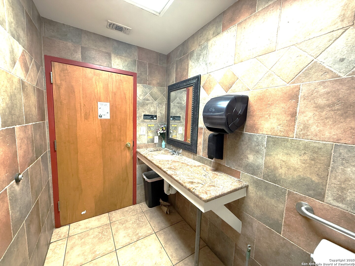 main property photo 20
