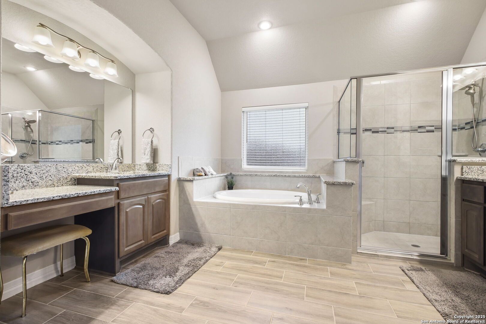 property viewer photo 19