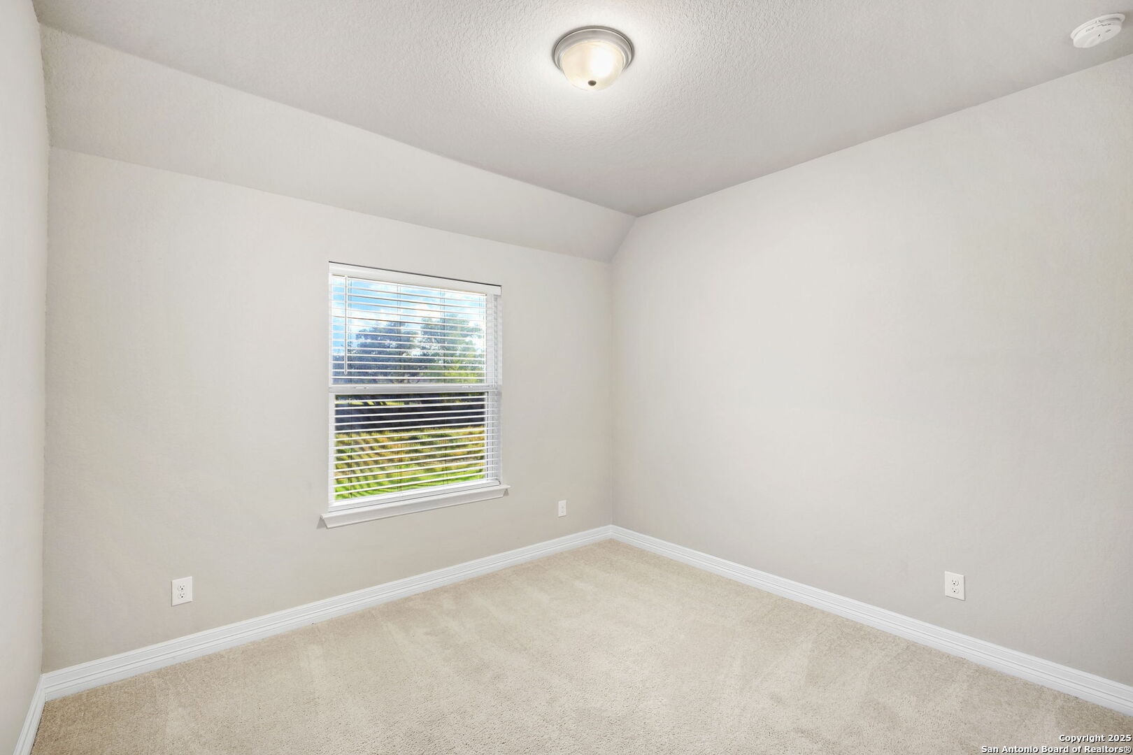 property viewer photo 24